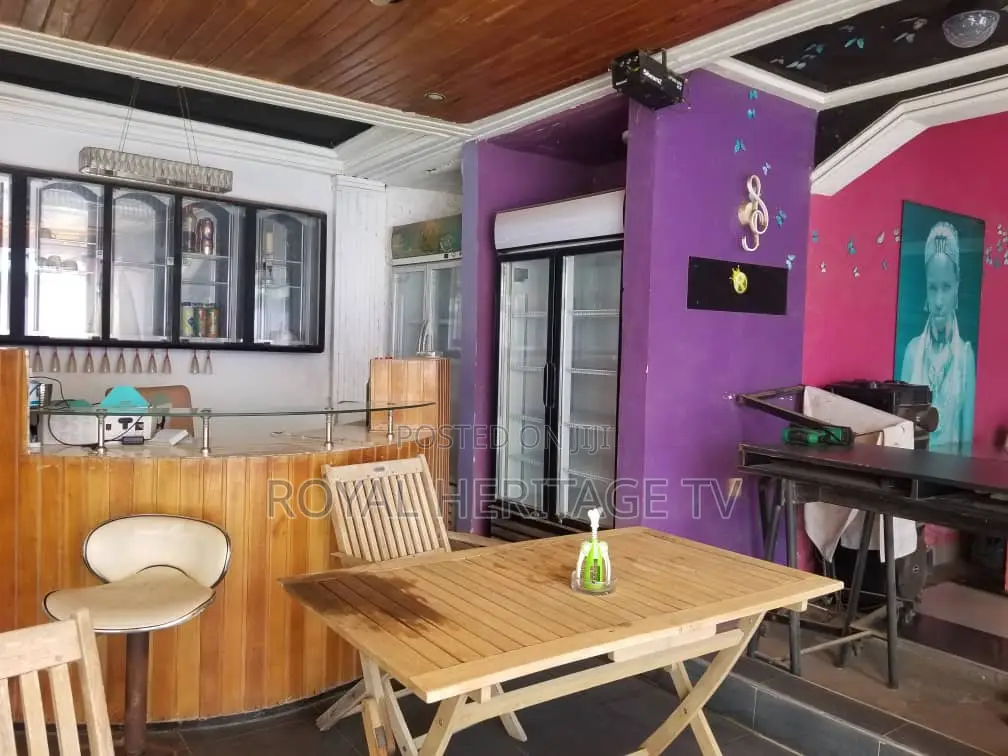 4 Bedroom Executive Home With Gym, Bar Pool Table