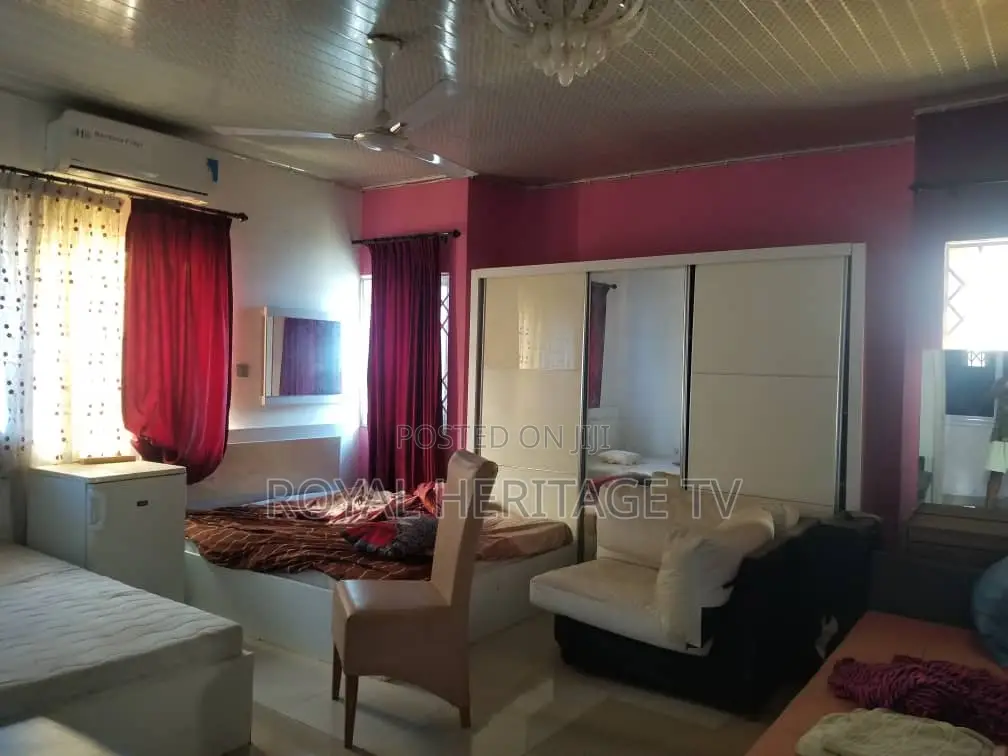 4 Bedroom Executive Home With Gym, Bar Pool Table