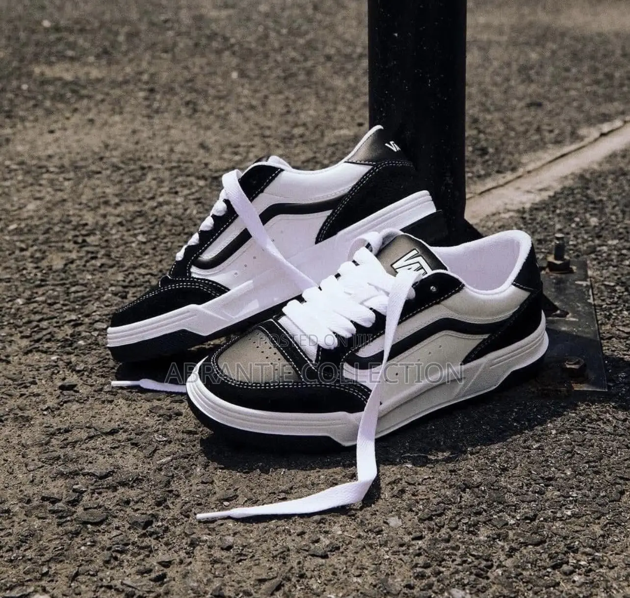 Laces Up Vans Hylane Sneakers Black/White