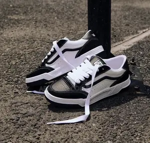 Laces Up Vans Hylane Sneakers Black/White