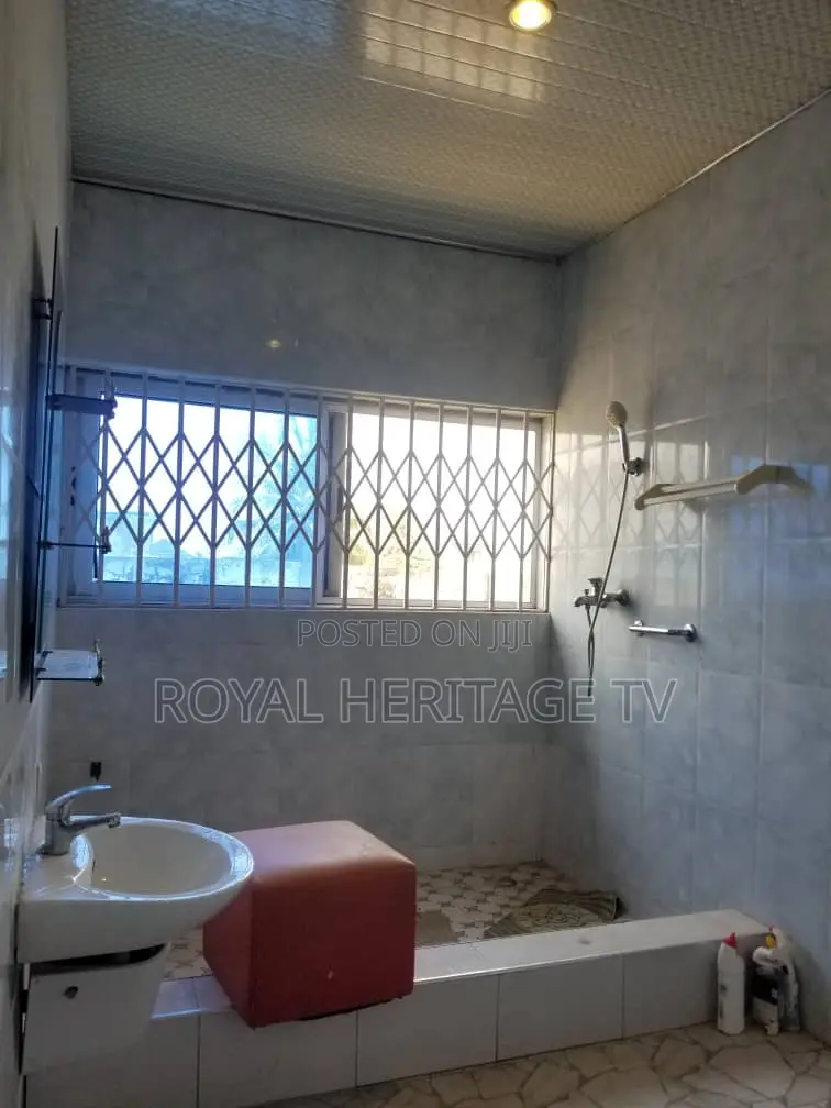 4 Bedroom Executive Home With Gym, Bar Pool Table