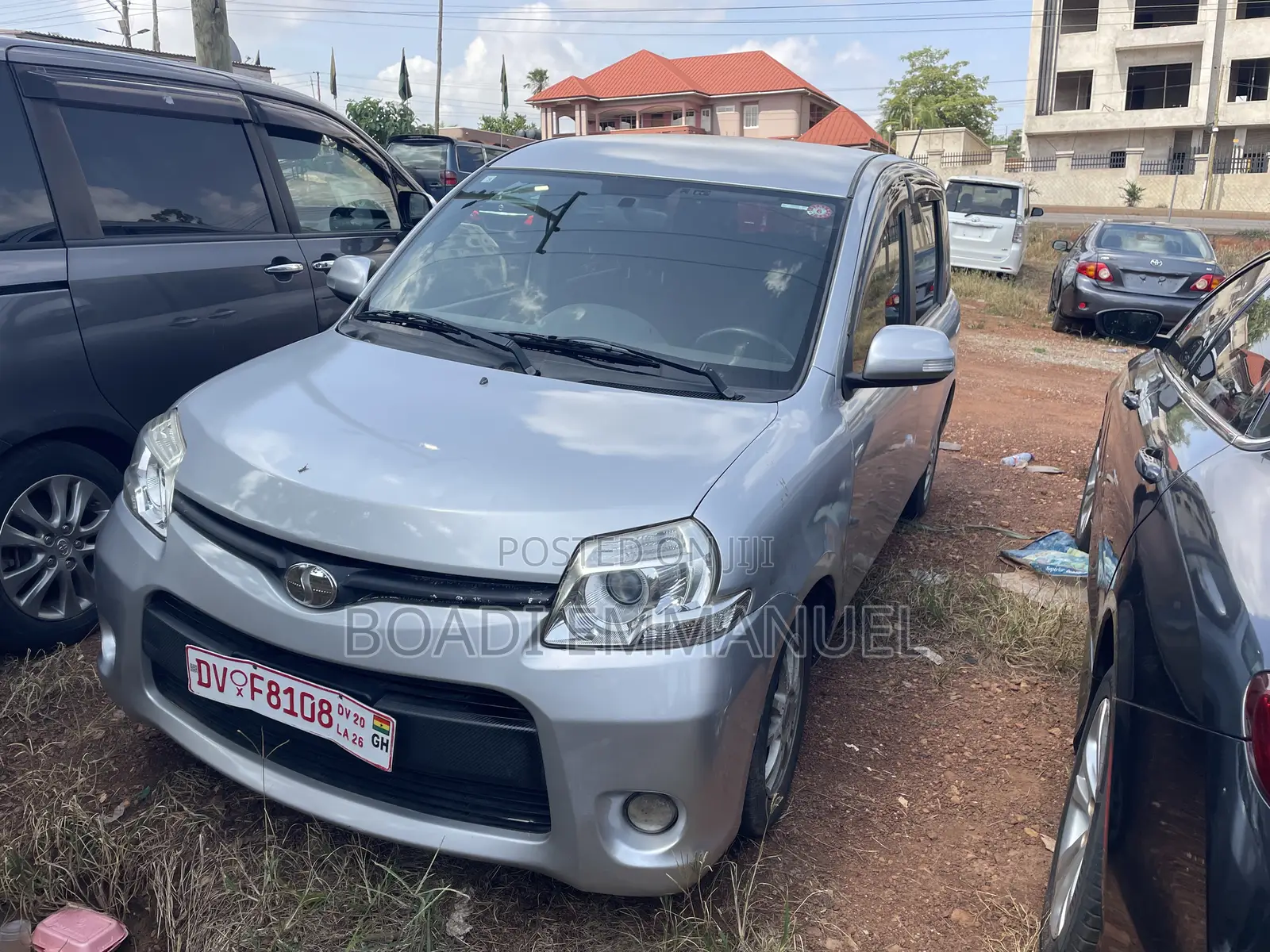 Toyota Sienta 2010 Silver