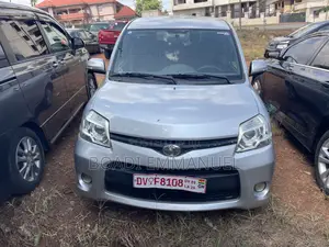 Toyota Sienta 2010 Silver