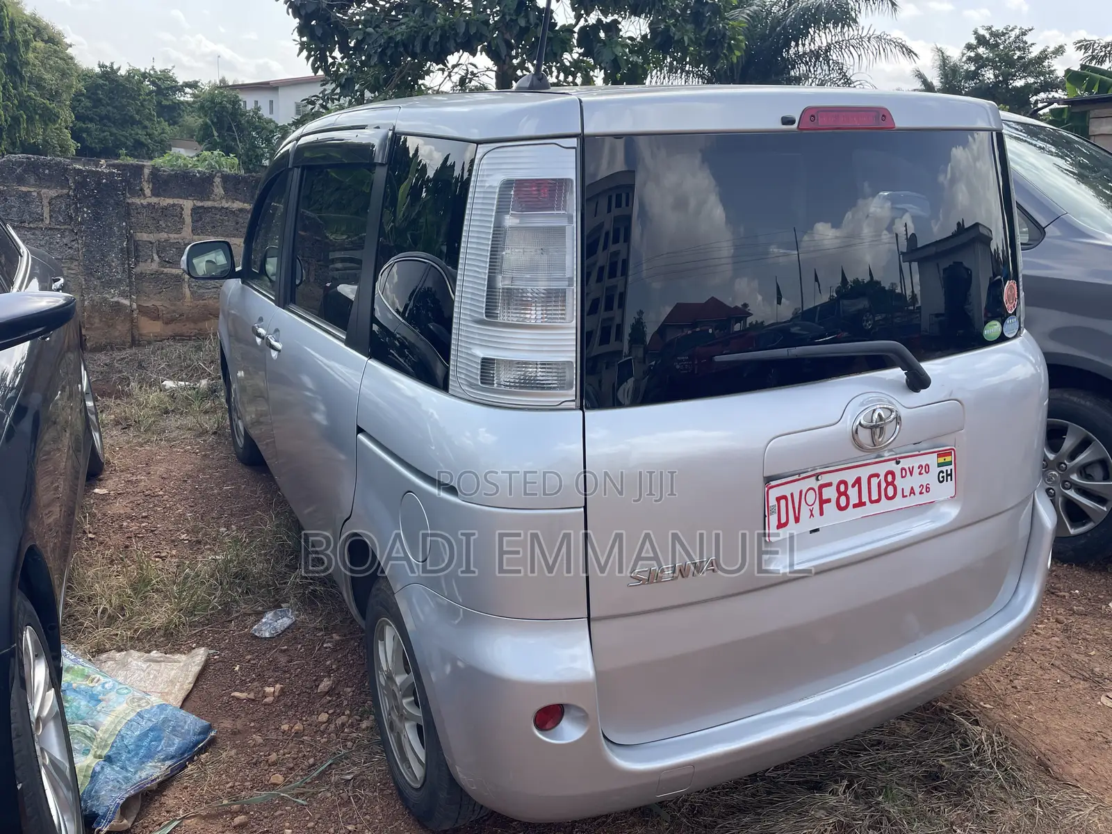 Toyota Sienta 2010 Silver