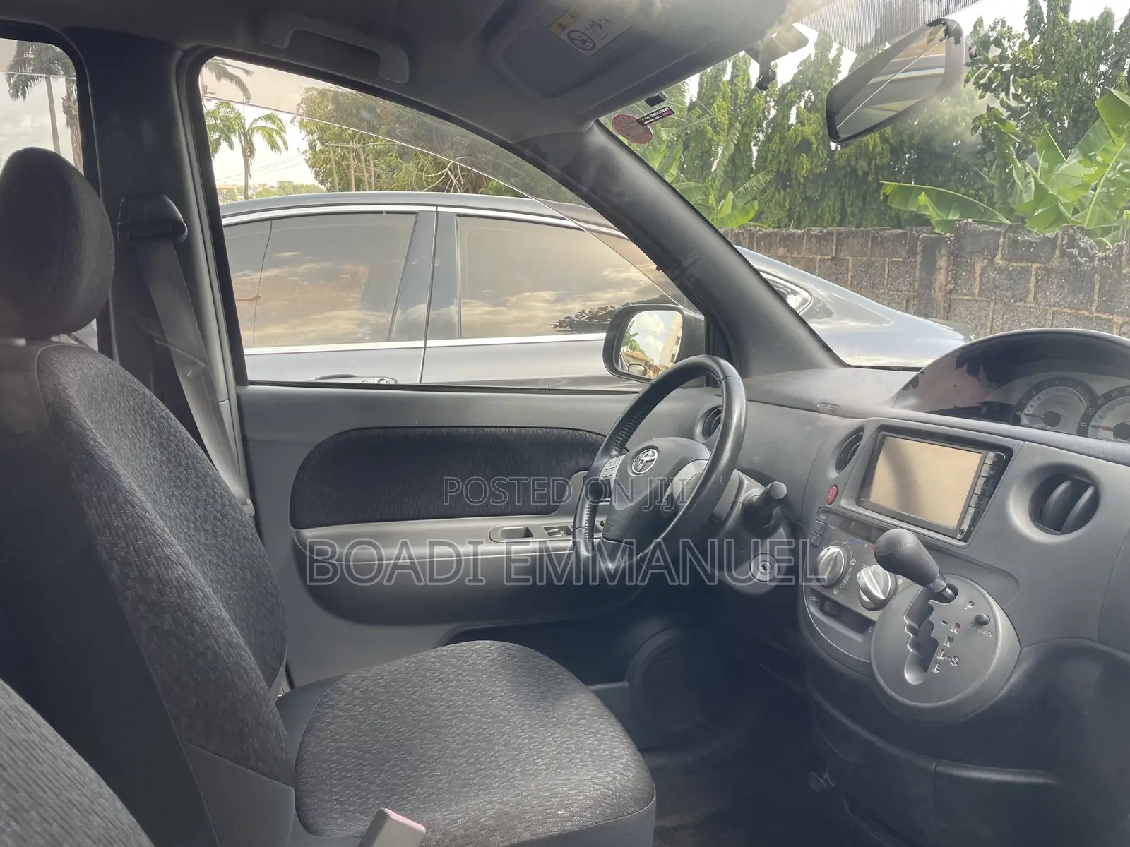Toyota Sienta 2010 Silver