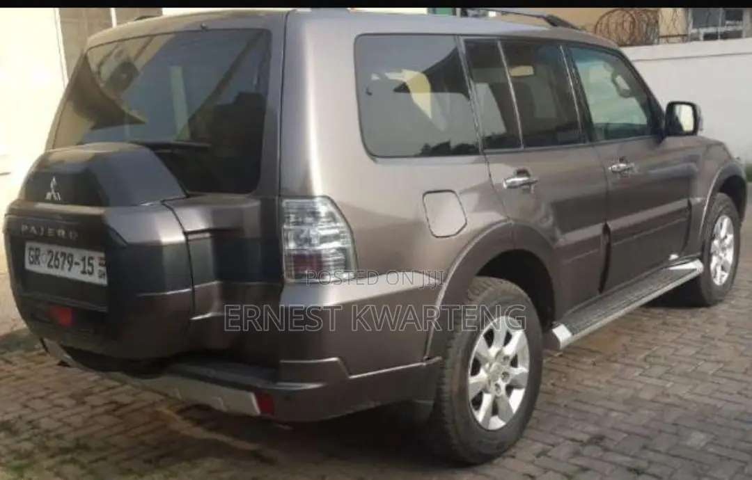 Mitsubishi Pajero 2015 Silver