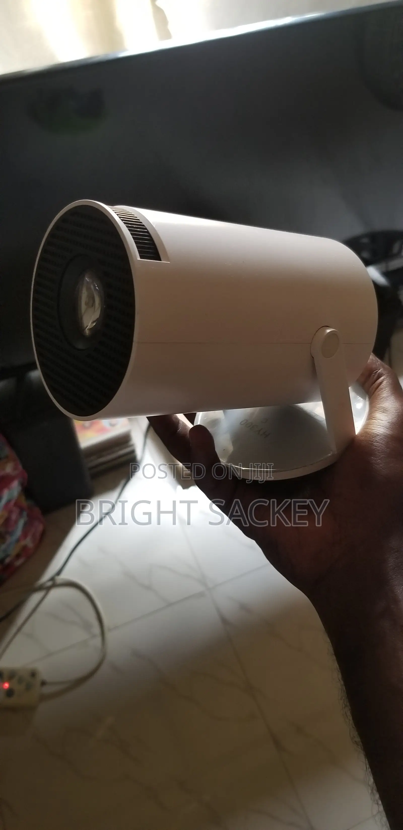 Hy300 Smart Projector Ultra Hd (Slightly Used)