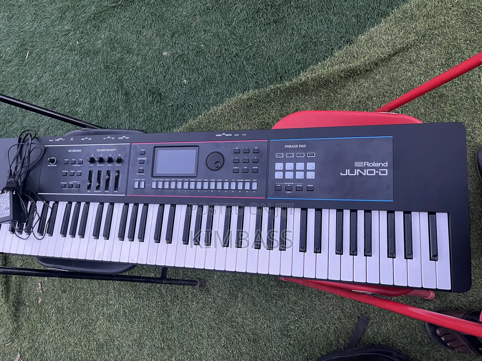Roland Juno D7