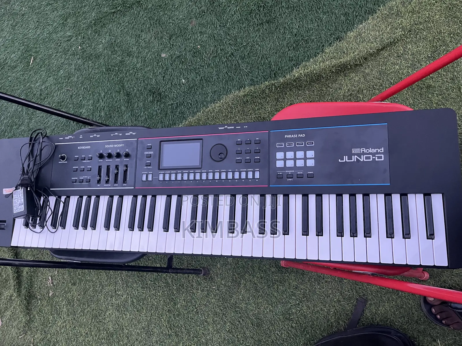 Roland Juno D7
