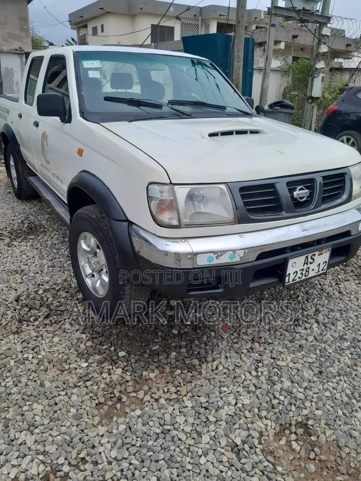 Nissan Hardbody 2005 White