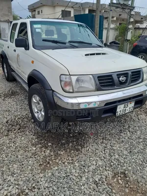 Nissan Hardbody 2005 White