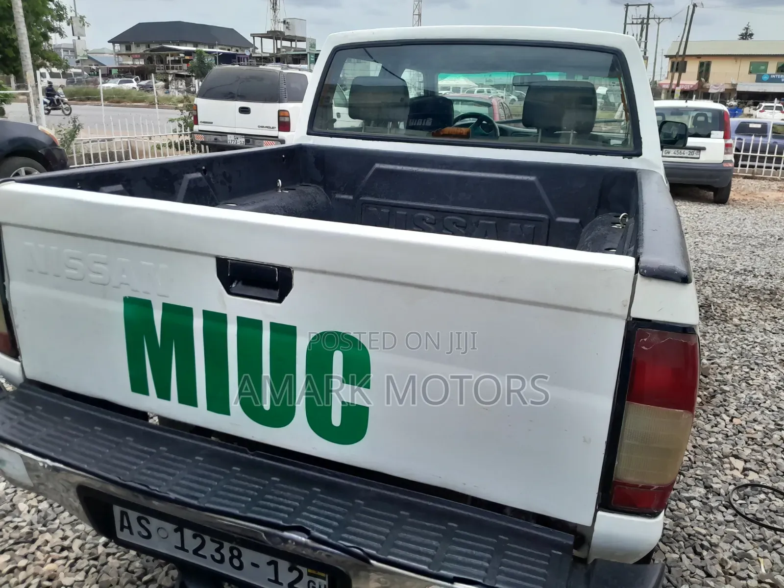 Nissan Hardbody 2005 White