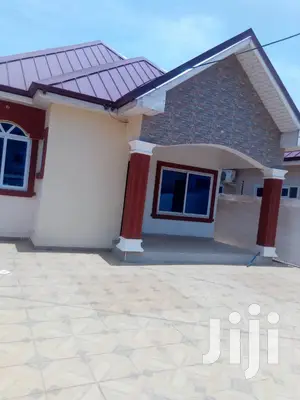 3bdrm House in Bronko Housing, Accra Metropolitan for sale