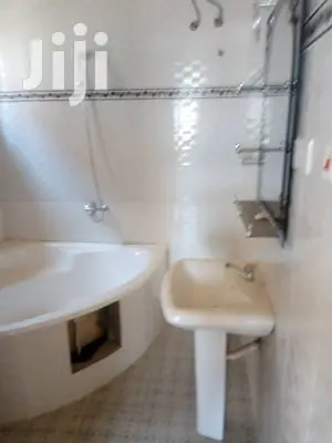 3bdrm House in Bronko Housing, Accra Metropolitan for sale