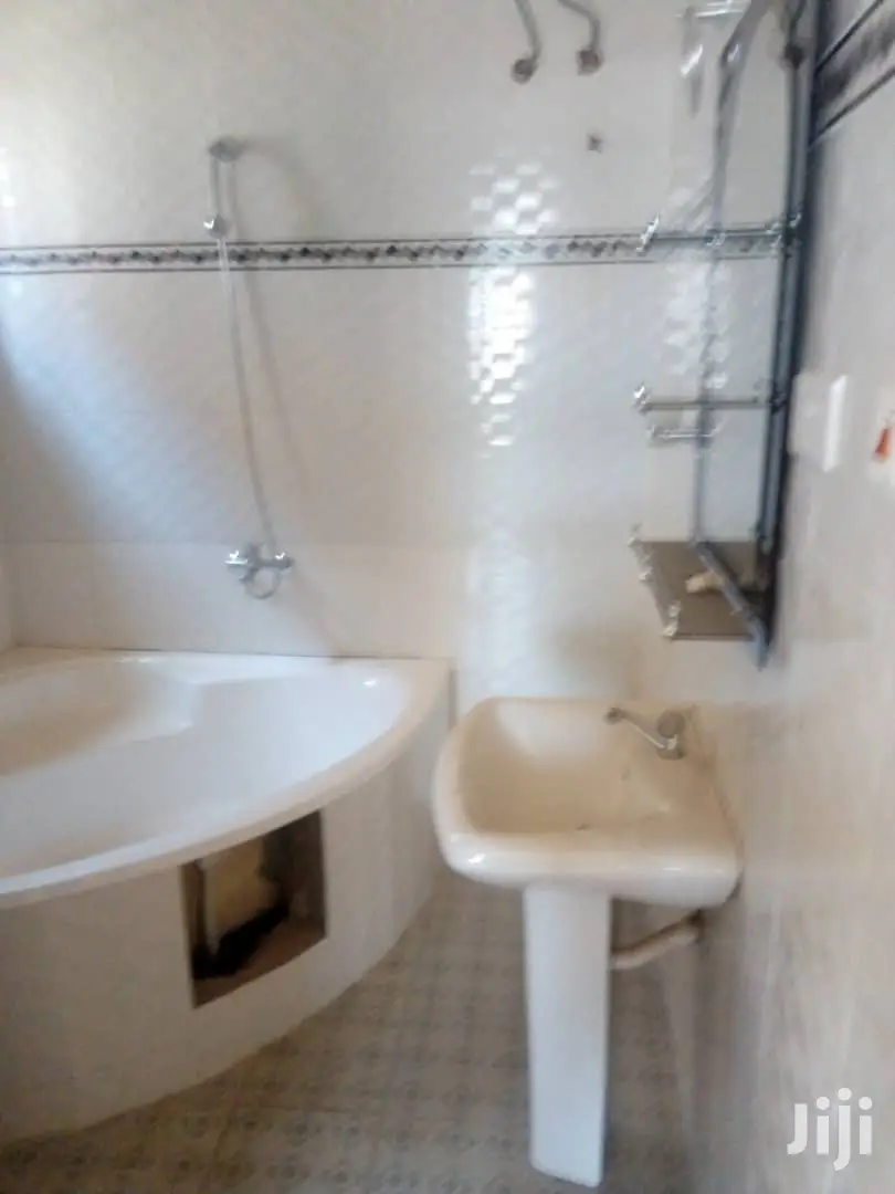 3bdrm House in Bronko Housing, Accra Metropolitan for sale