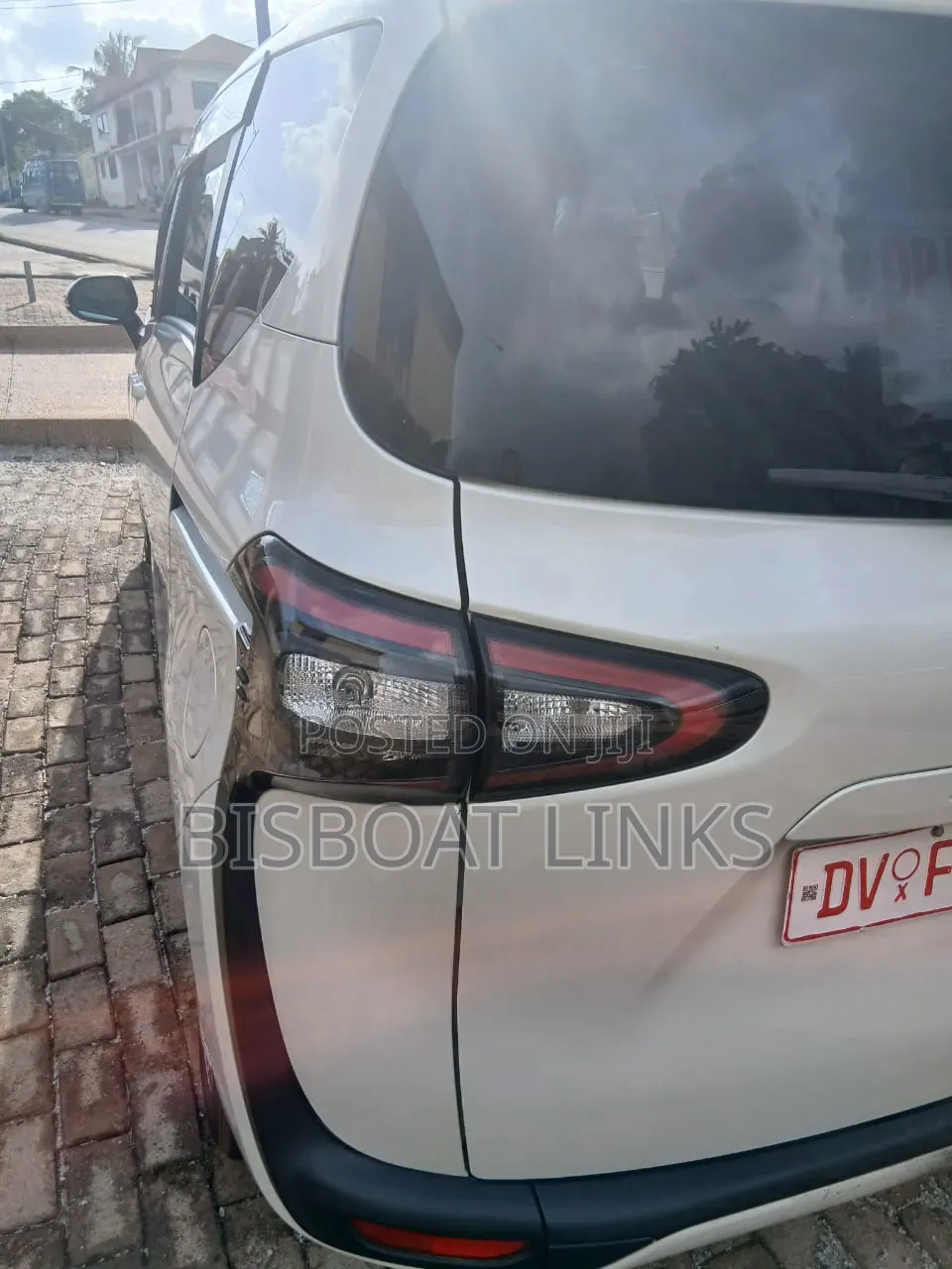 Toyota Sienta 1.5 AWD 2015 Beige