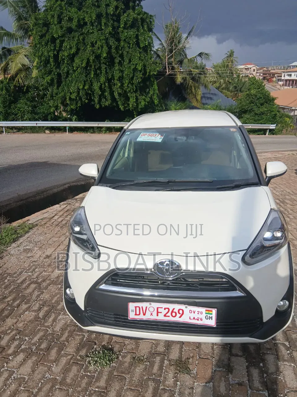 Toyota Sienta 1.5 AWD 2015 Beige