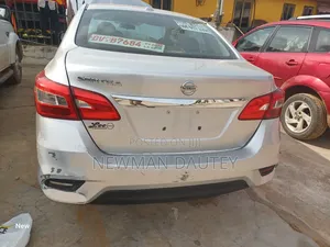 Nissan Sentra 2018 Silver