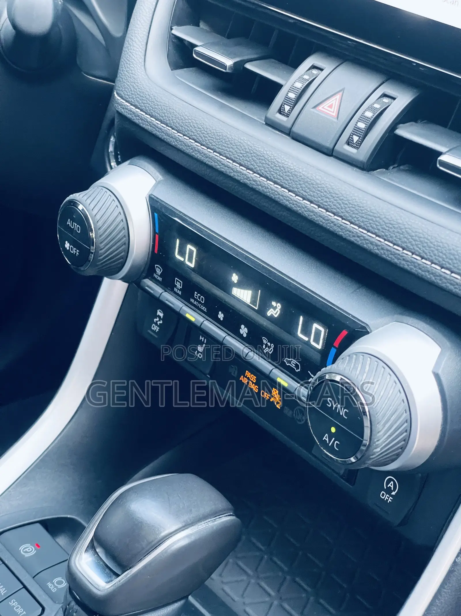 Toyota RAV4 XLE 2025 Black