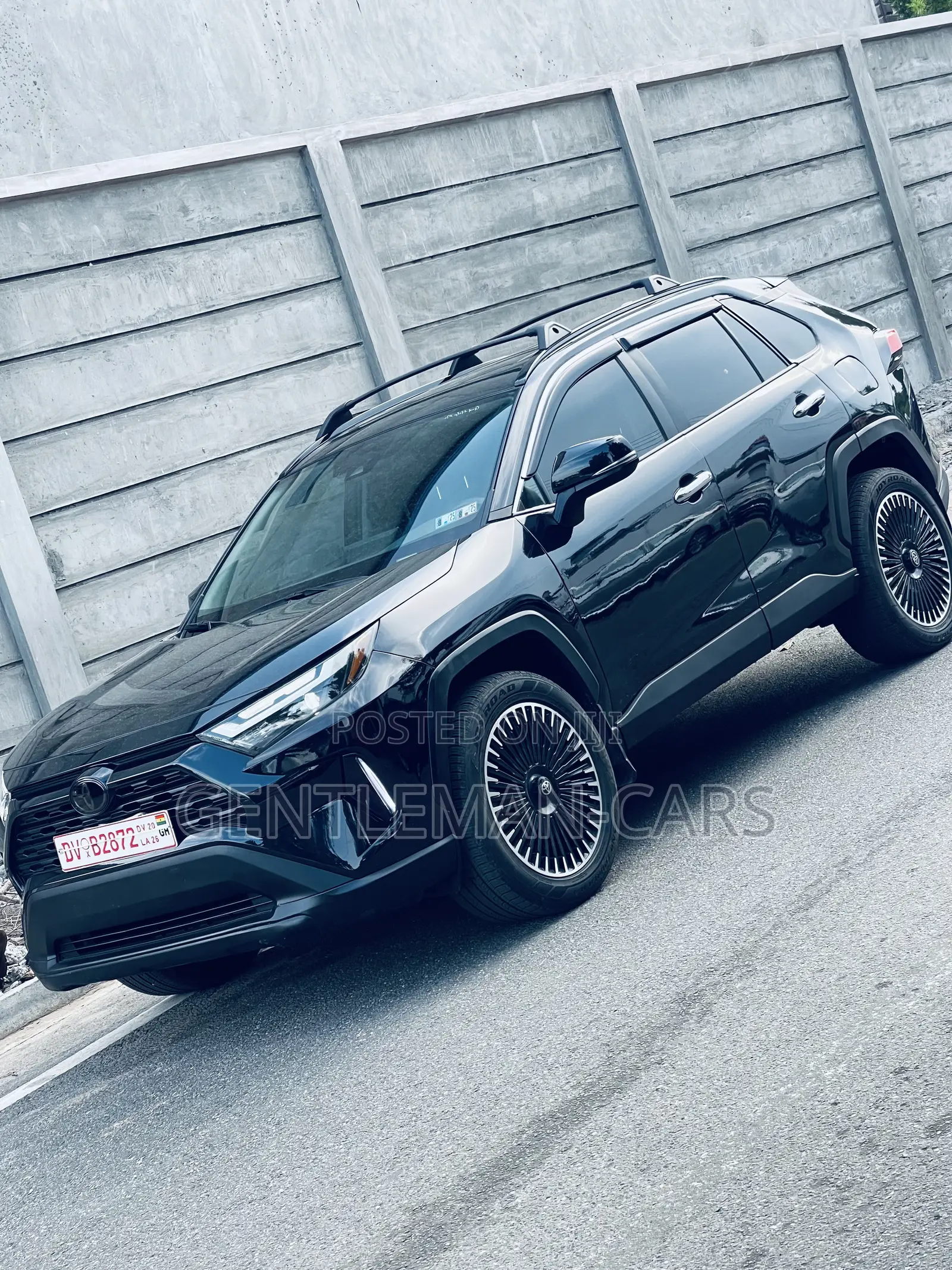 Toyota RAV4 XLE 2025 Black
