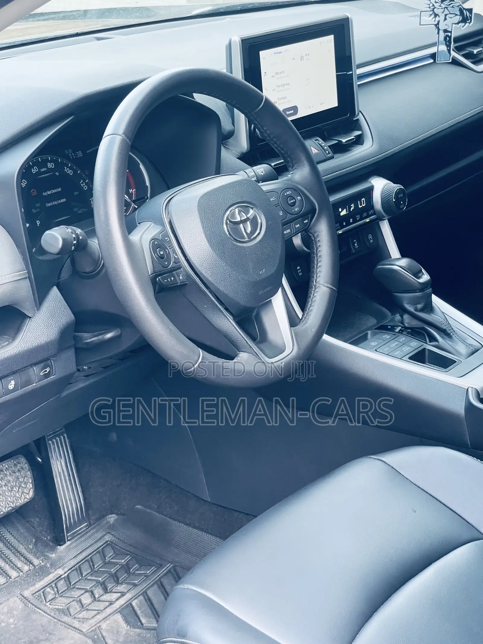 Toyota RAV4 XLE 2025 Black