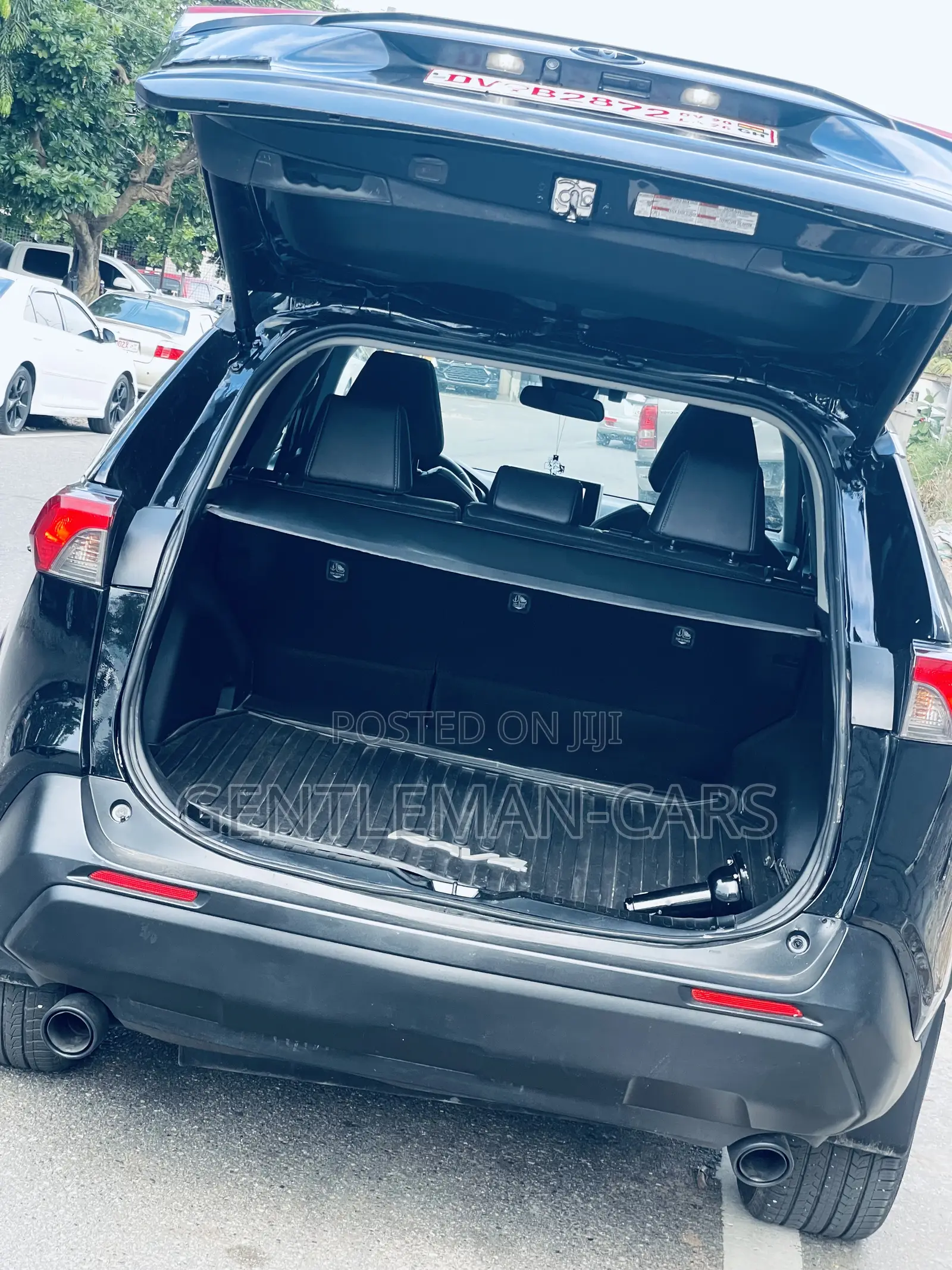 Toyota RAV4 XLE 2025 Black