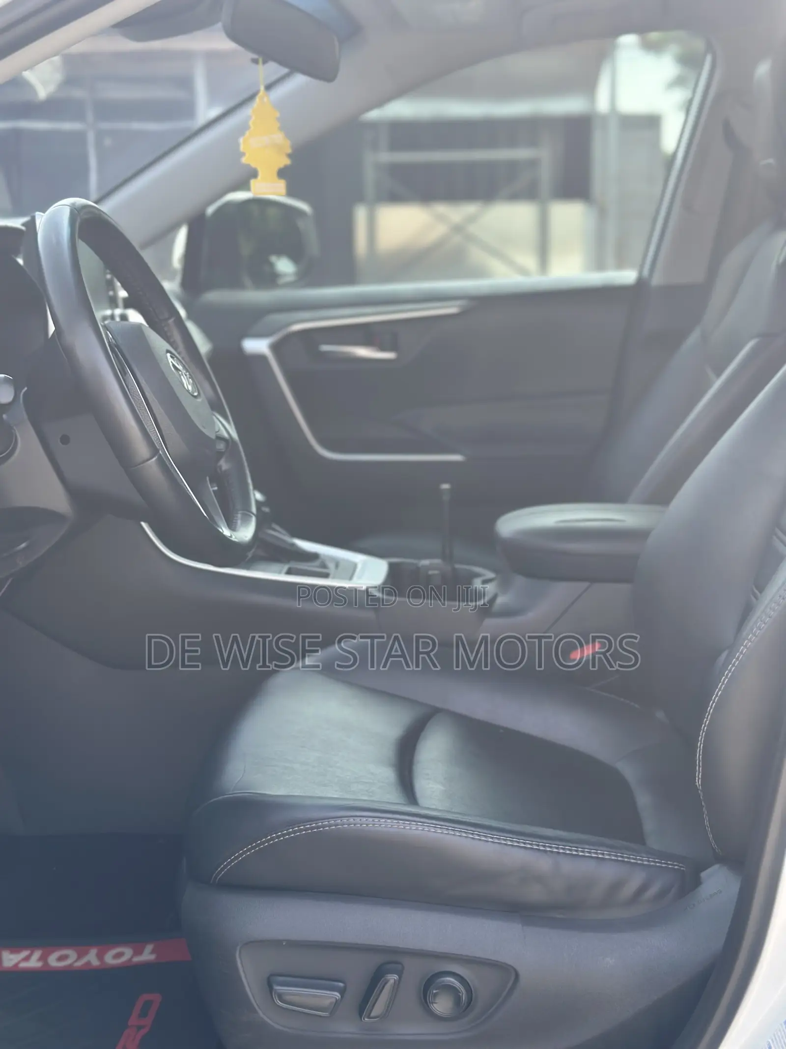 Toyota RAV4 XLE FWD 2020 White