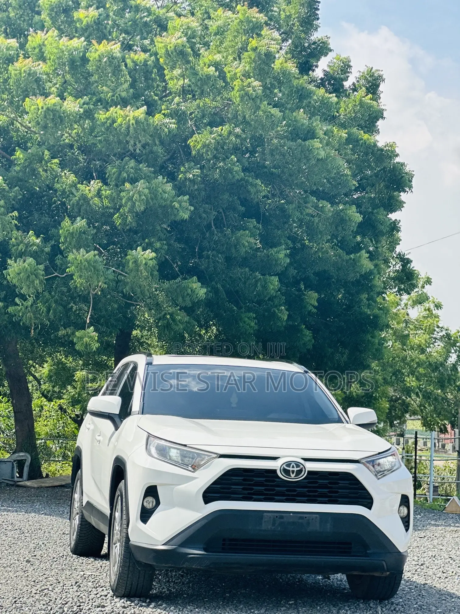 Toyota RAV4 XLE FWD 2020 White