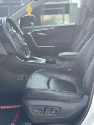 Toyota RAV4 XLE FWD 2020 White