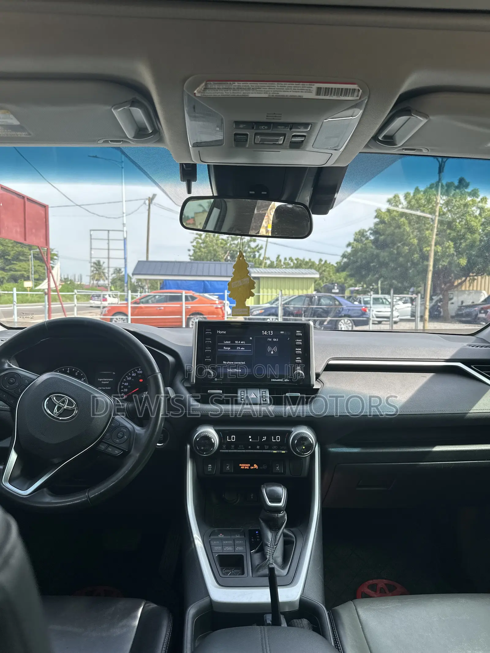 Toyota RAV4 XLE FWD 2020 White