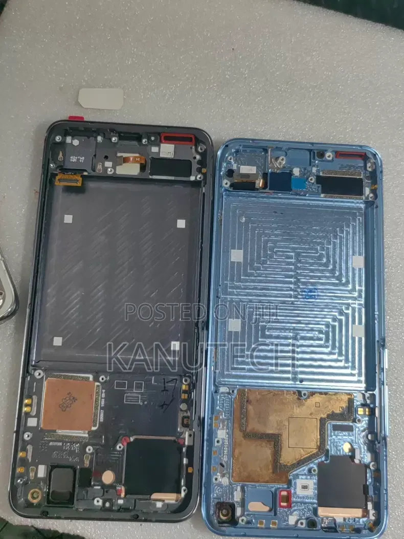 Xiaomi Mi 11 Ultra and 11 Pro Screen