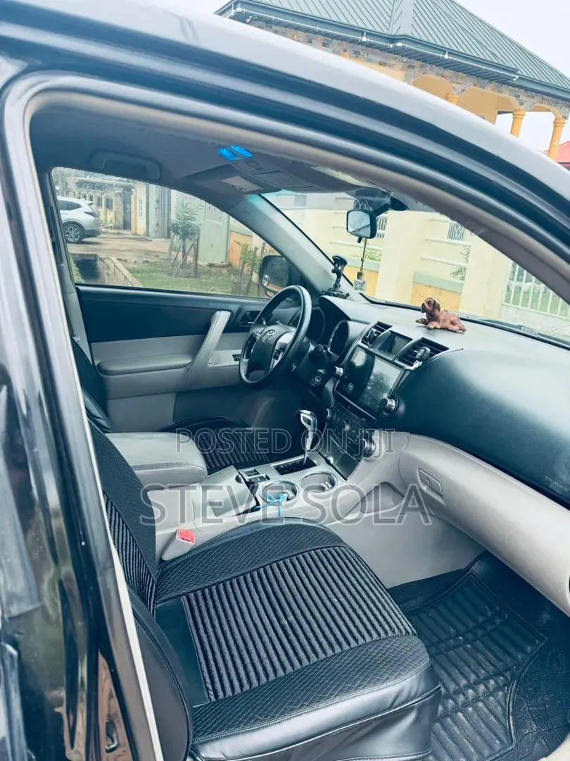 Toyota Highlander 2.7L 2WD 2013 Black