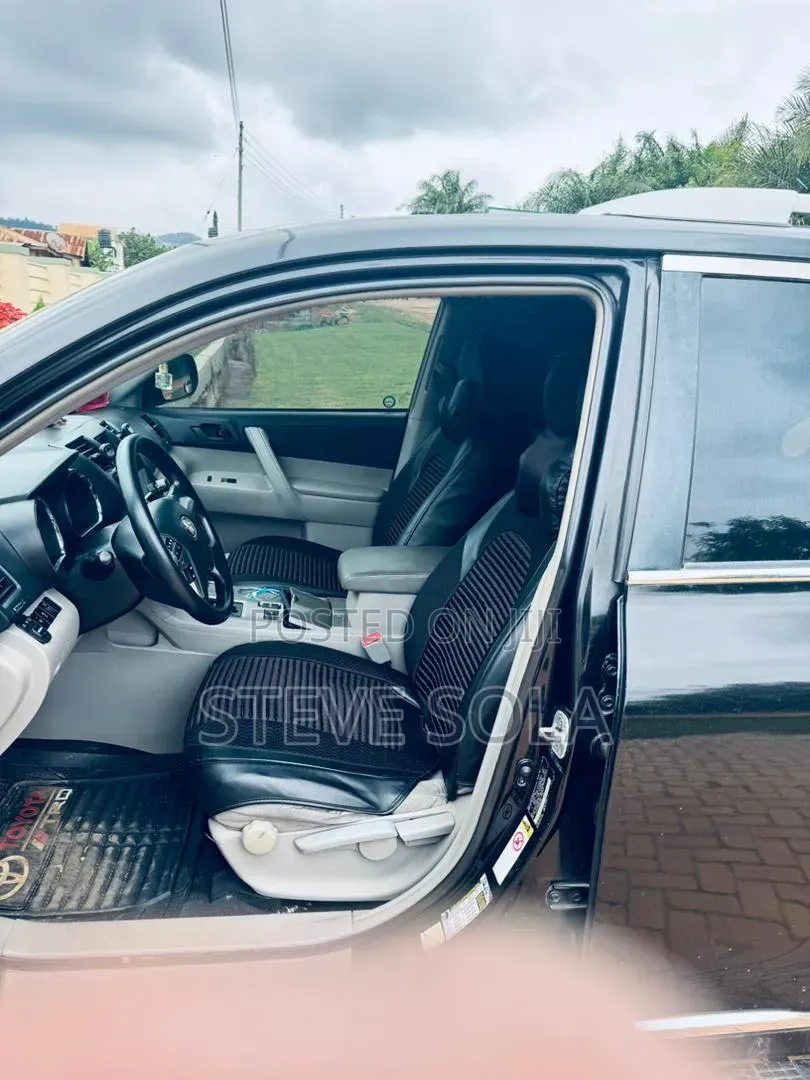 Toyota Highlander 2.7L 2WD 2013 Black