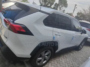 Toyota RAV4 XLE AWD 2023 White