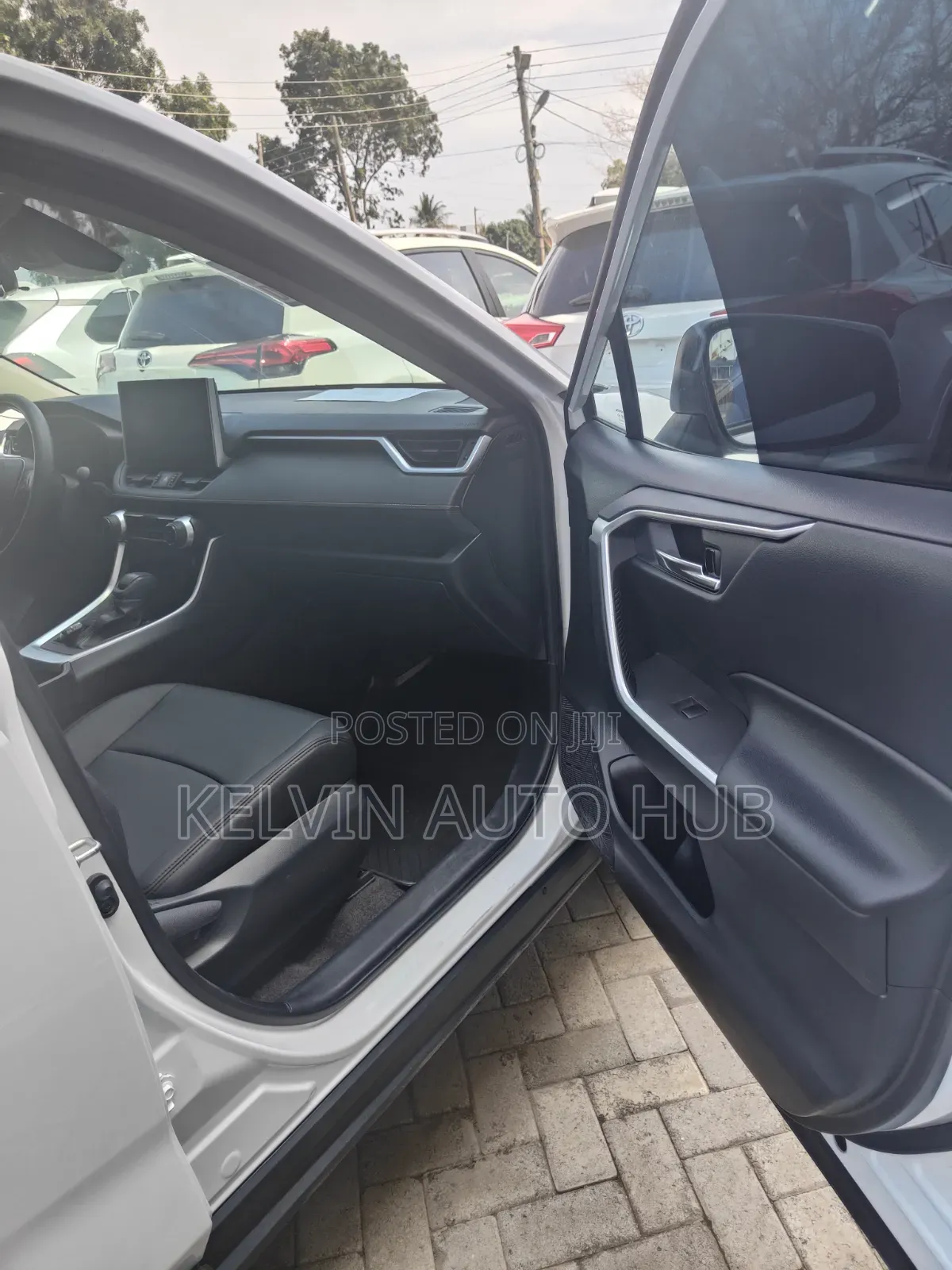 Toyota RAV4 XLE AWD 2023 White