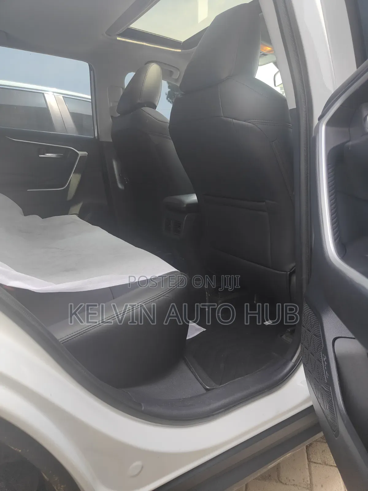 Toyota RAV4 XLE AWD 2023 White