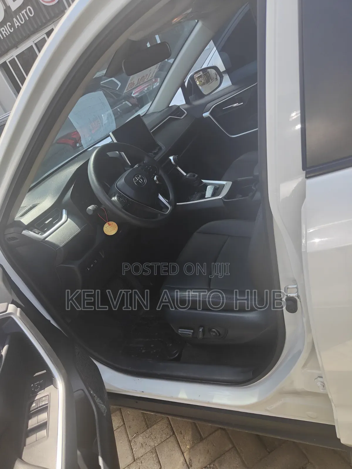 Toyota RAV4 XLE AWD 2023 White