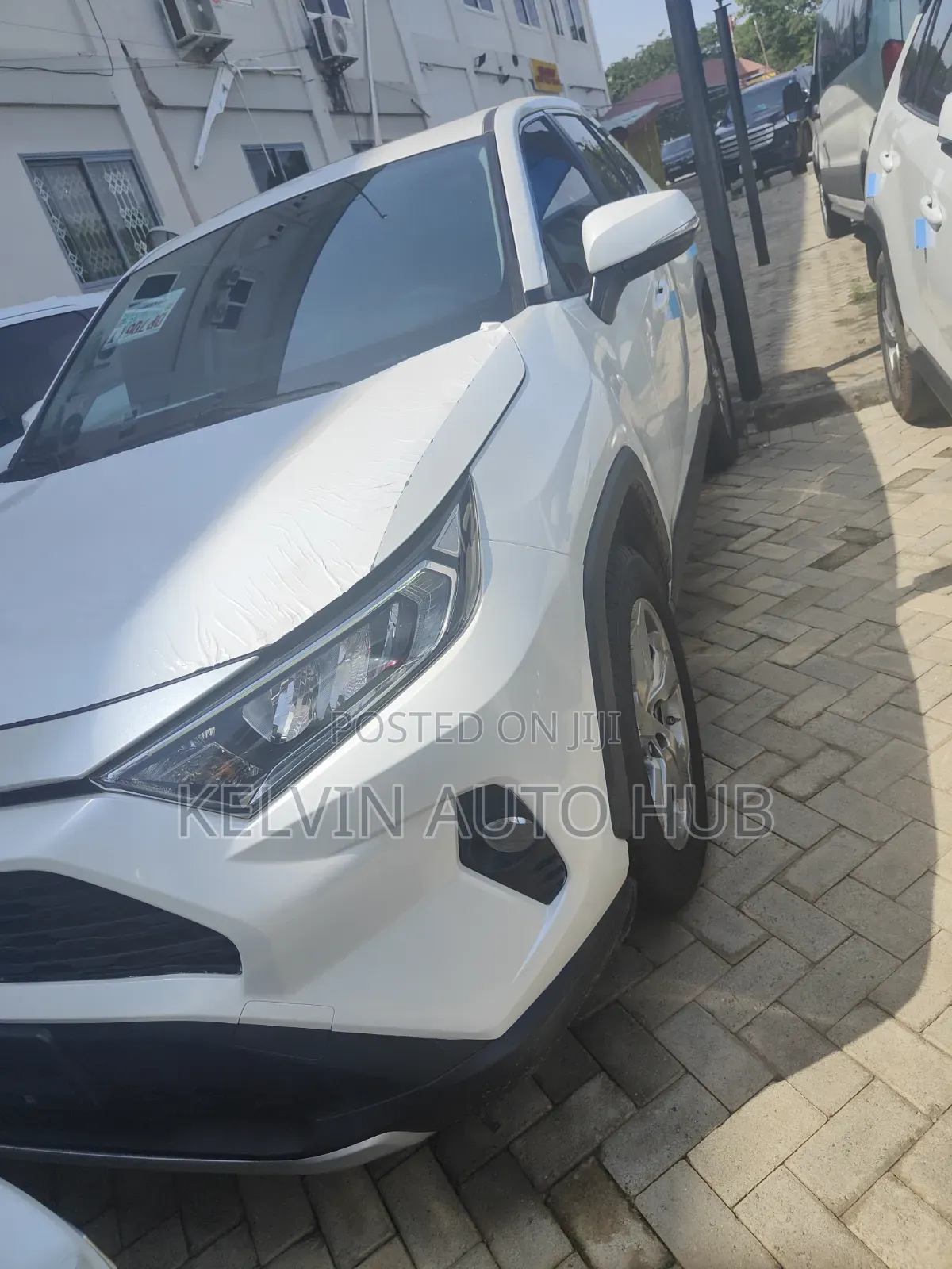 Toyota RAV4 XLE AWD 2023 White