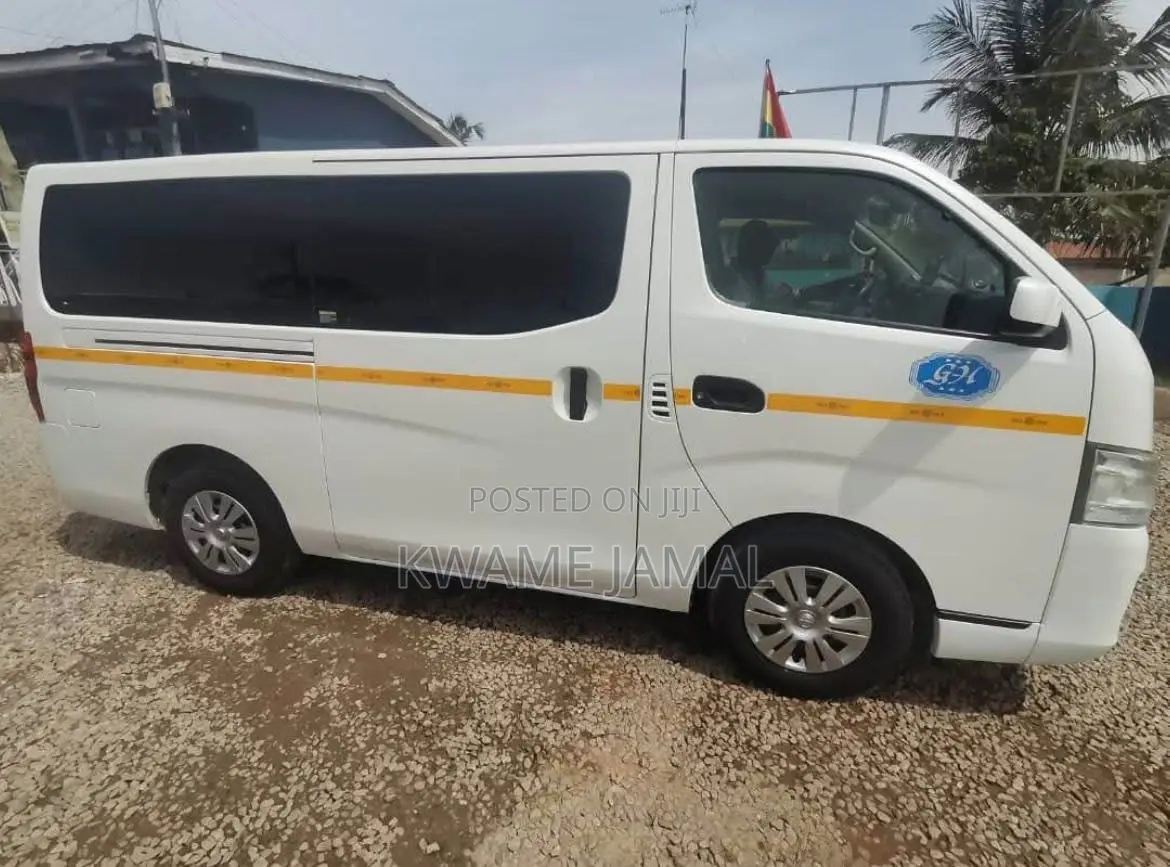 Nissan Caravan (Urvan) 2017 White