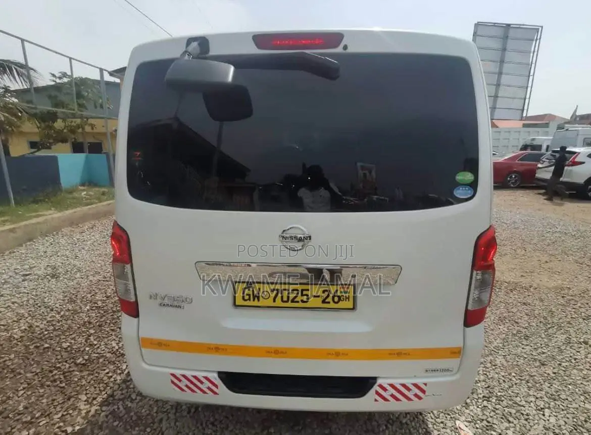 Nissan Caravan (Urvan) 2017 White