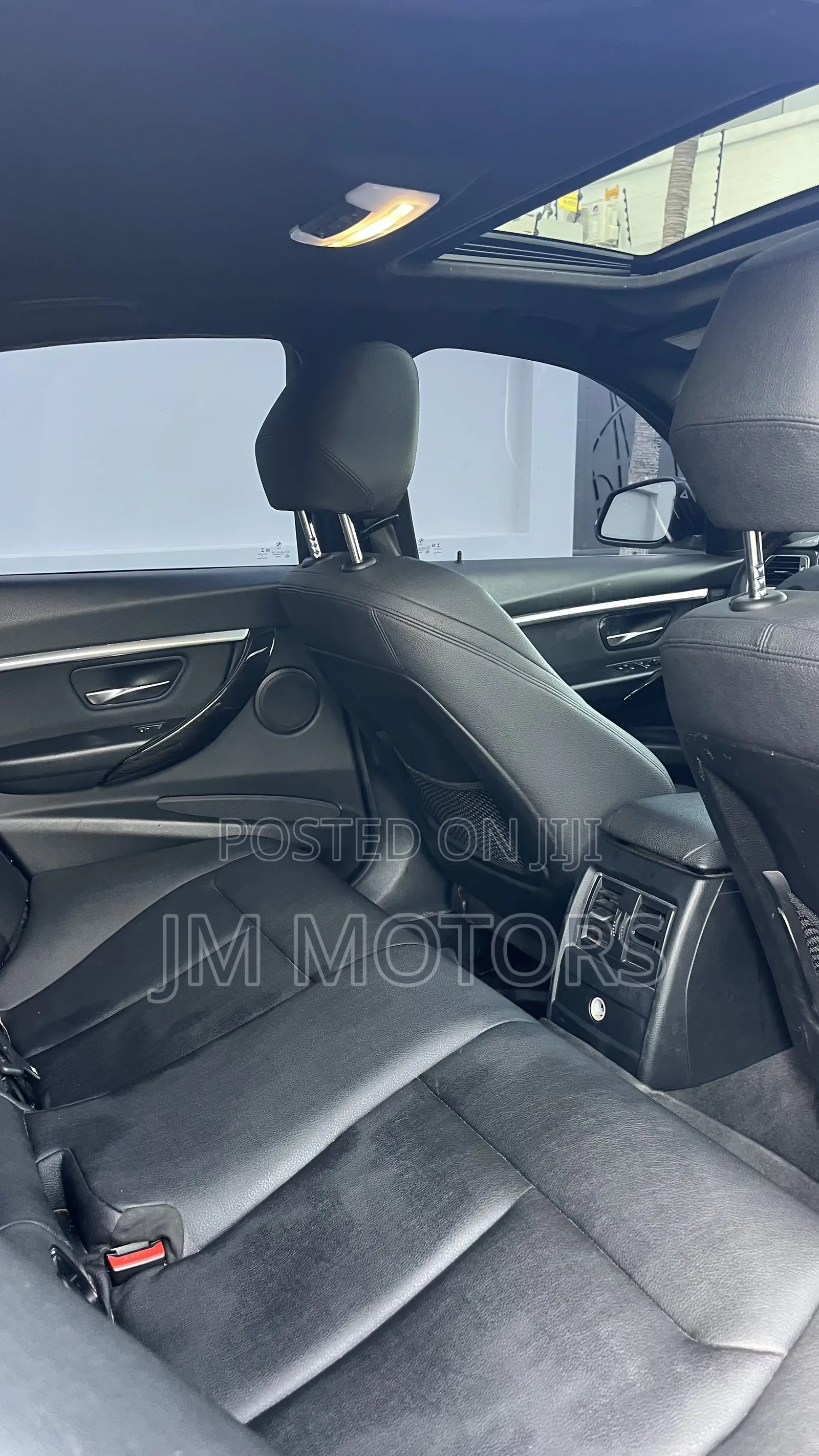 BMW 330i 2018 Black