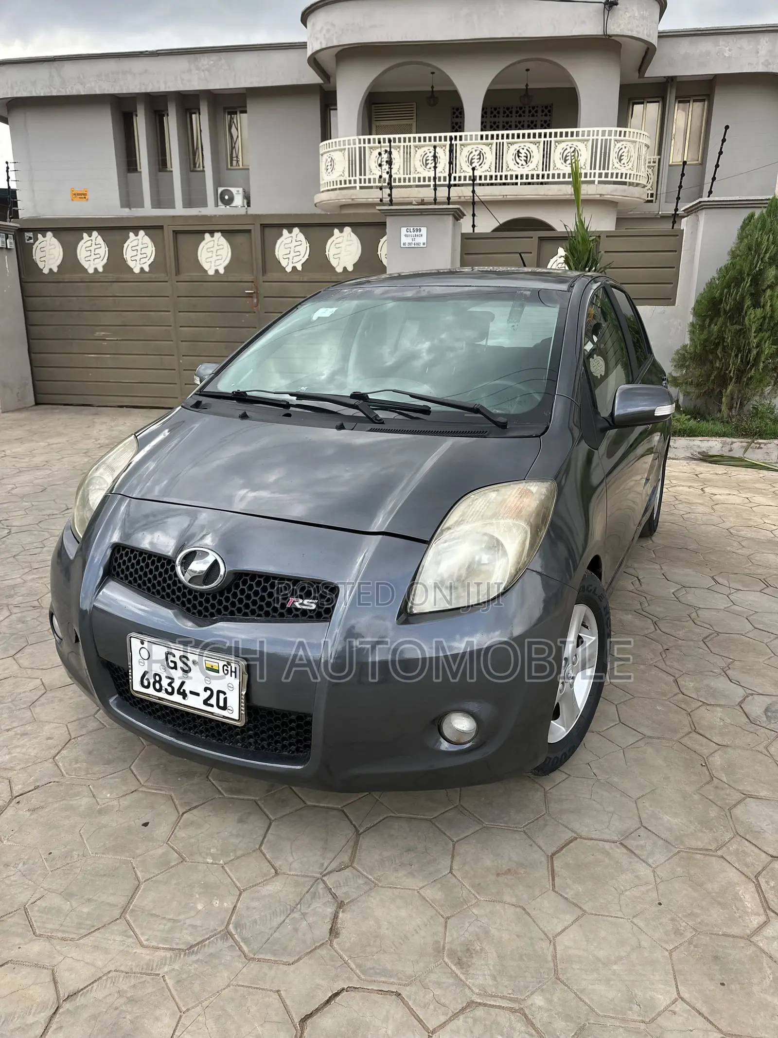 Toyota Vitz 1.3 FWD 5dr 2010 Gray