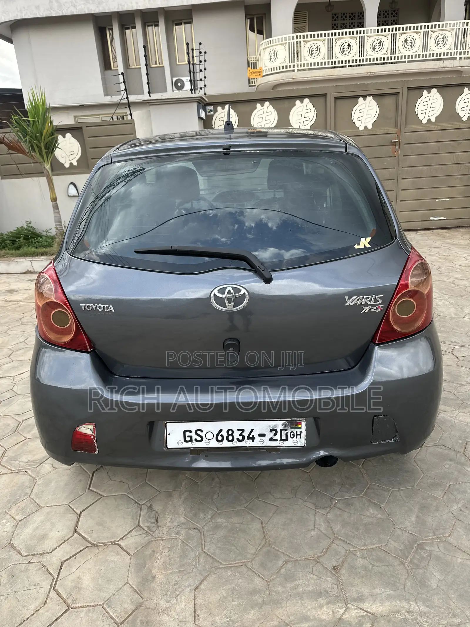Toyota Vitz 1.3 FWD 5dr 2010 Gray