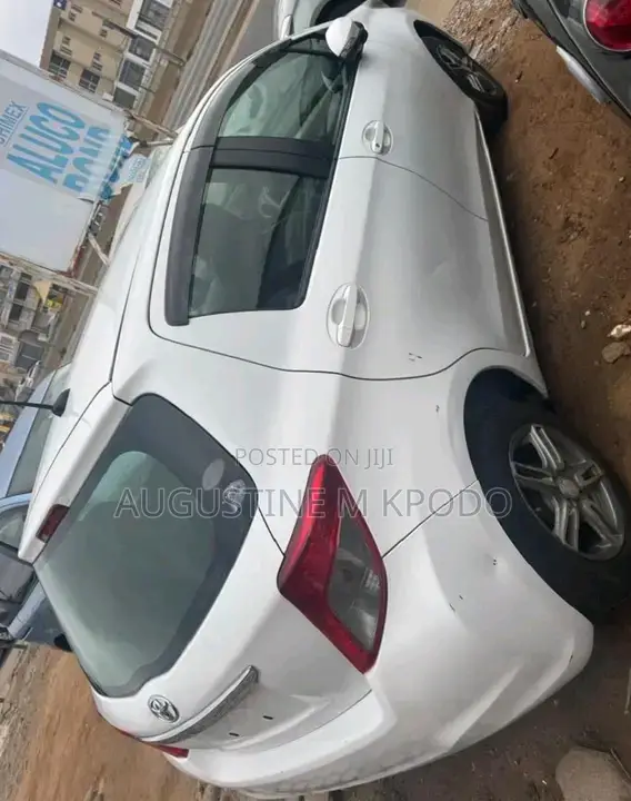 Toyota Vitz 2012 White