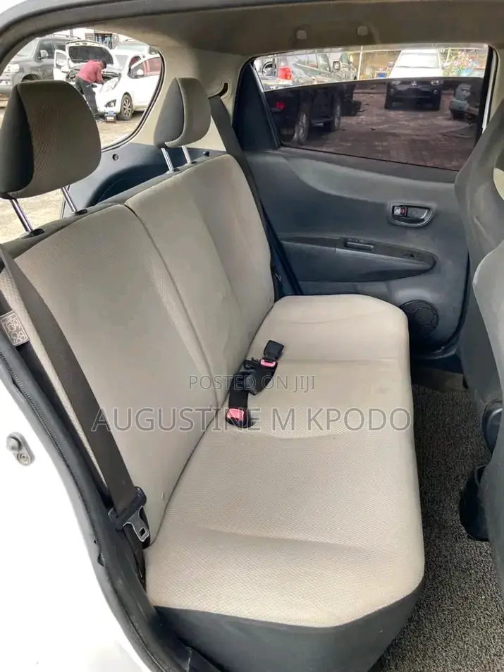 Toyota Vitz 2012 White
