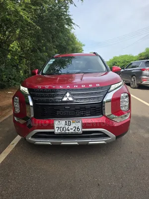 Mitsubishi Outlander SE 2023 Red