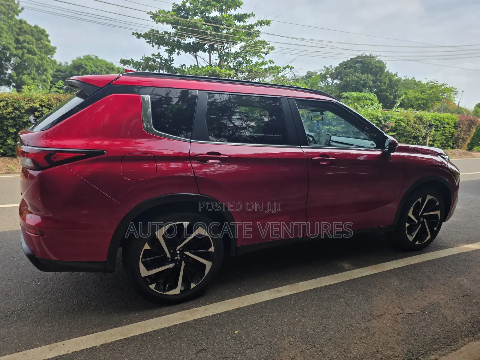 Mitsubishi Outlander SE 2023 Red
