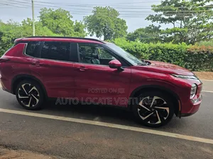 Mitsubishi Outlander SE 2023 Red