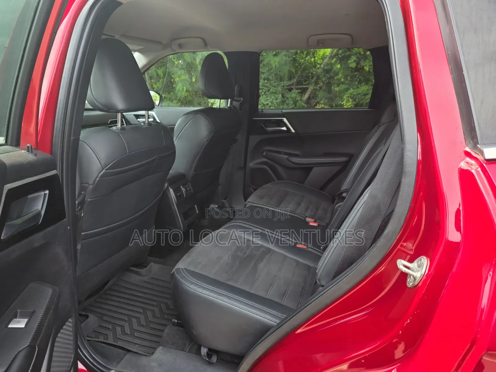 Mitsubishi Outlander SE 2023 Red