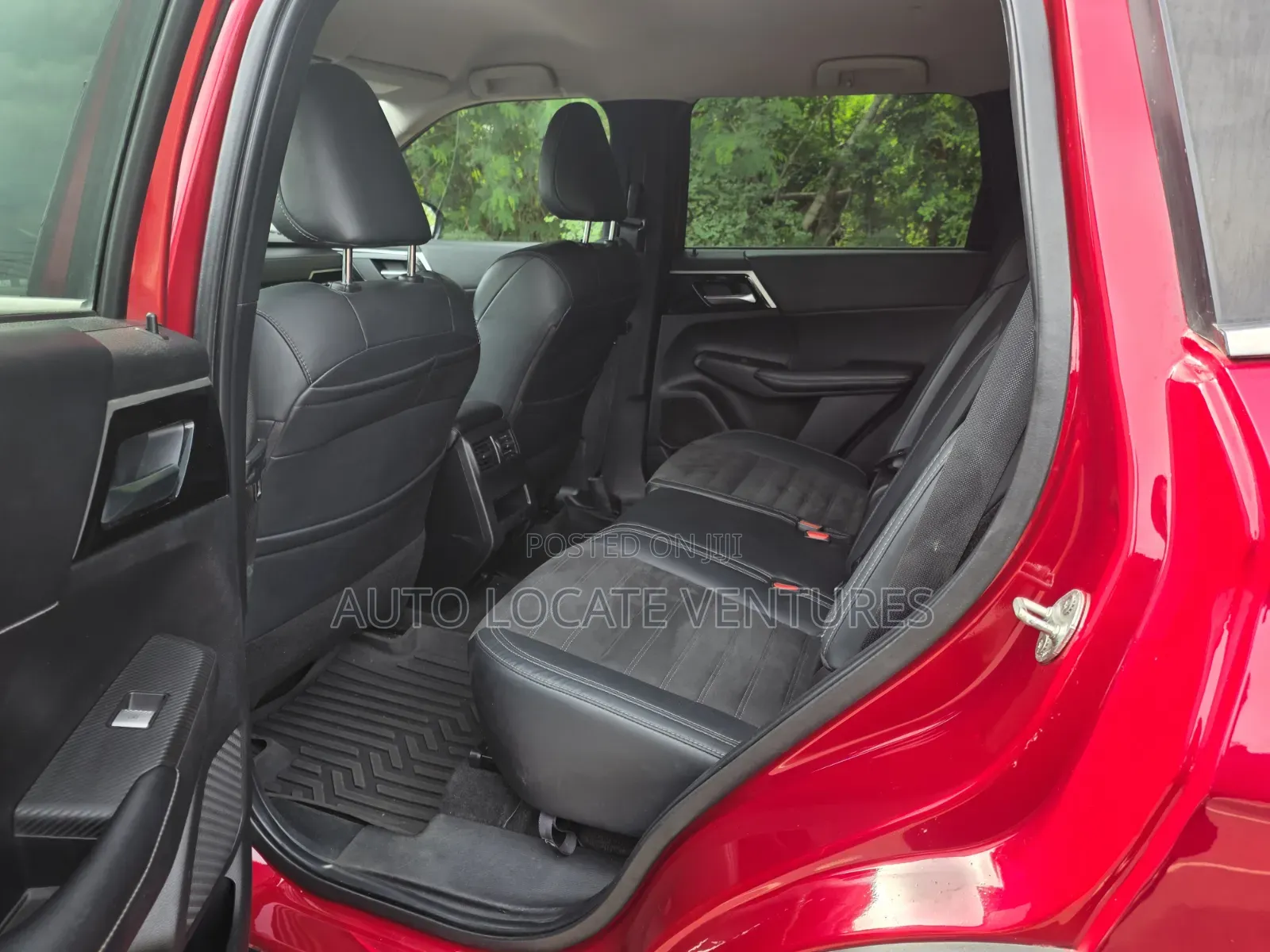 Mitsubishi Outlander SE 2023 Red